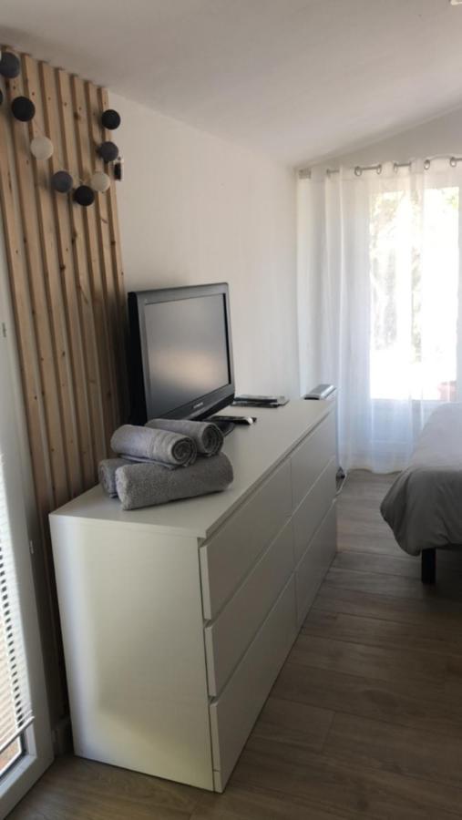 Studio Refait A Neuf Avec Jardin Aigues Mortes Exterior photo